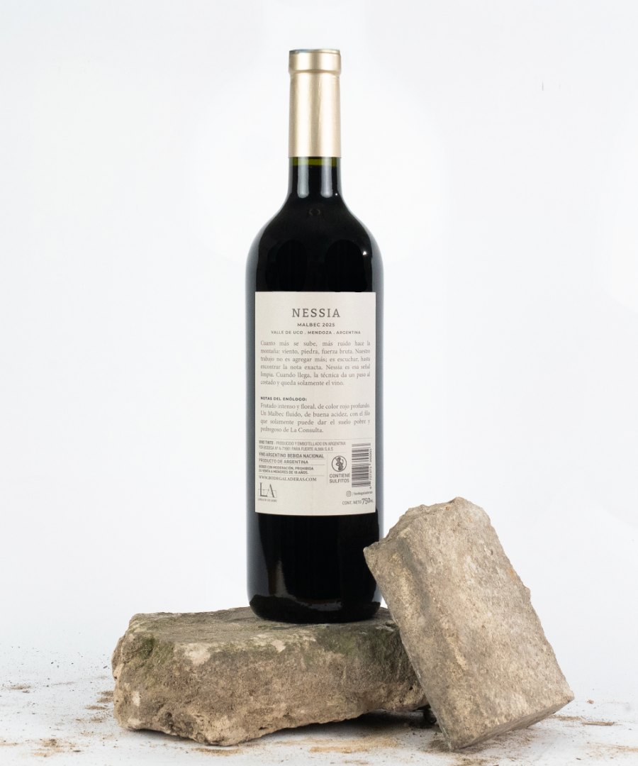 Nessia Malbec 2025 — contraetiqueta